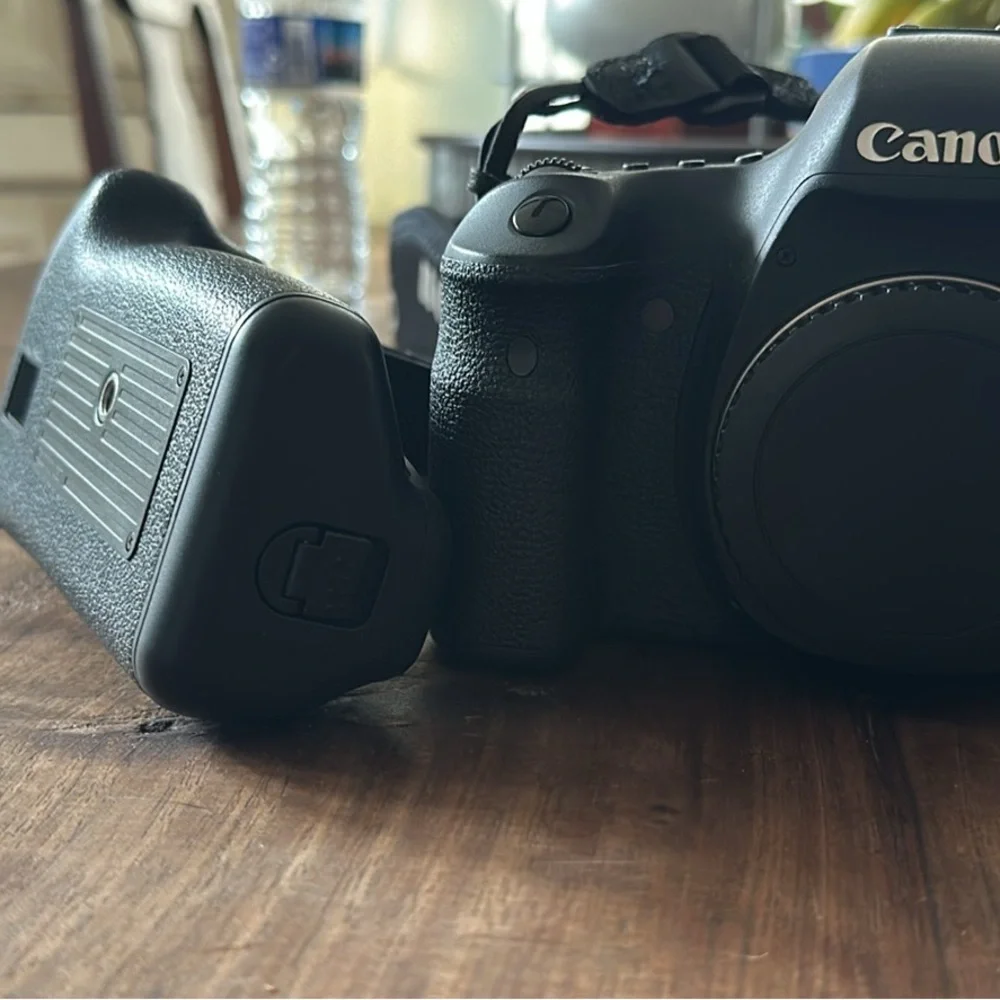 Canon Black DSLR Camera with Grip